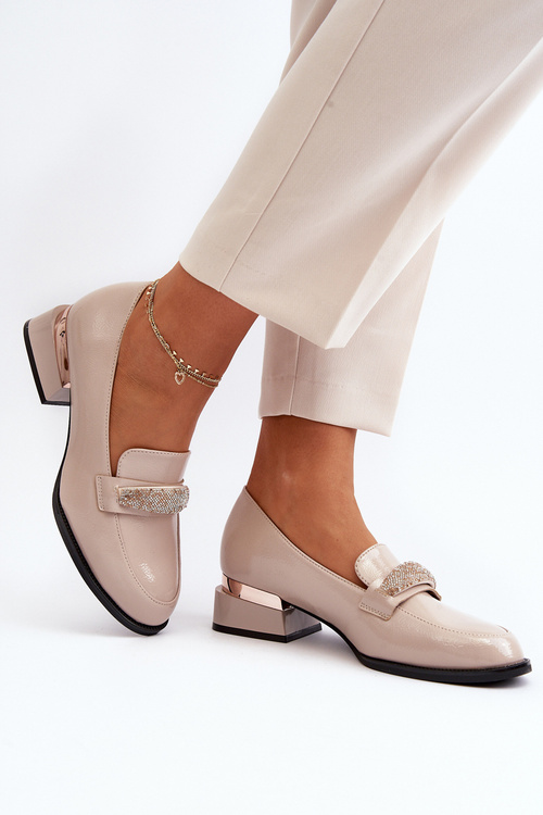 Жіночі лаковані туфлі на низькому каблуці бежеві Marilni