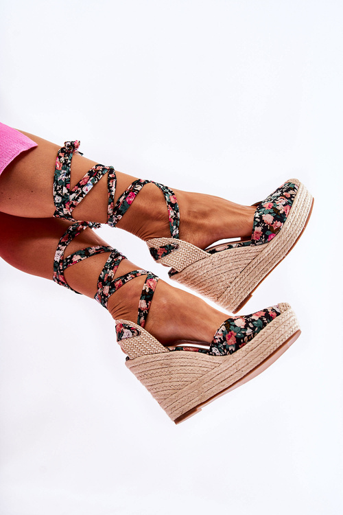 Модні босоніжки на танкетці Black Lamela