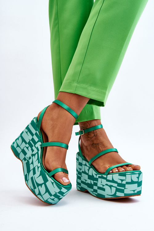 Модні босоніжки на танкетці з візерунками Зелена Claria