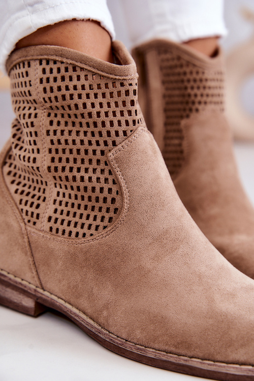 Замшеві жіночі чоботи на прихованій танкетці, бежеві Solene