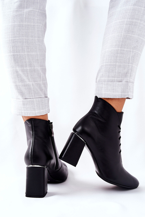 Жіночі шкіряні чоботи на підборах чорні Carrice