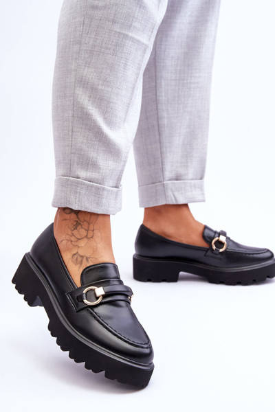 Жіночі шкіряні лофери чорного кольору Camerin