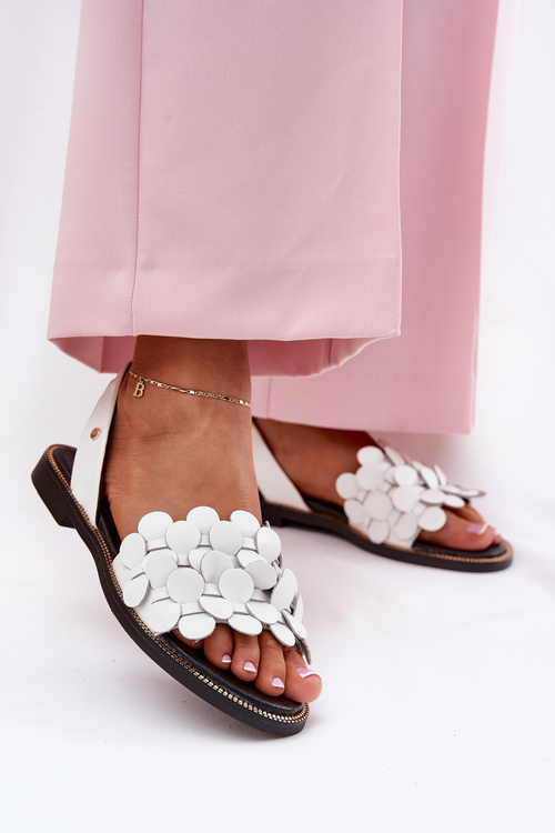 Шкіряні сандалі на плоскому каблуці білі Zazoo 40425