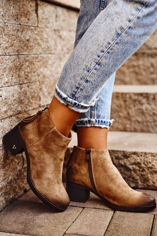 Жіночі черевики на високому каблуці замшеві бежевого кольору Volares