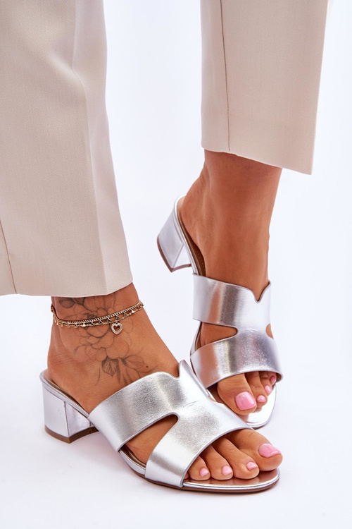 Класичні шкіряні босоніжки на низькому каблуці Silver Miley