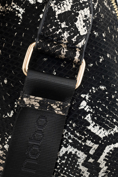 Класична сумка-мессенджер зі змійкою NOBO N1340-CM23 чорно-золота