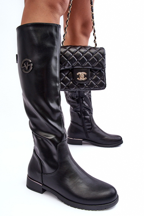 Жіночі шкіряні ботильйони на плоскому каблуці чорного кольору Albuna