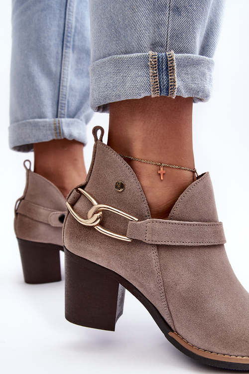 Жіночі замшеві чоботи на підборах Maciejka 06247-04 Бежеві