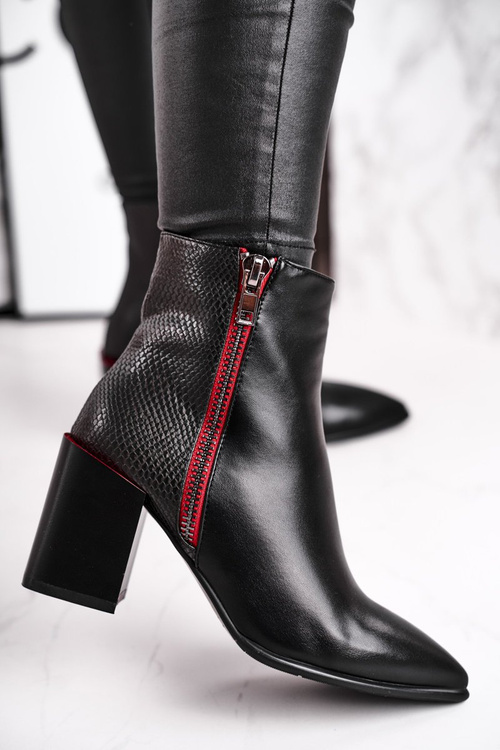 Жіночі чоботи з прикрашеним стовпчиком Black Lippi