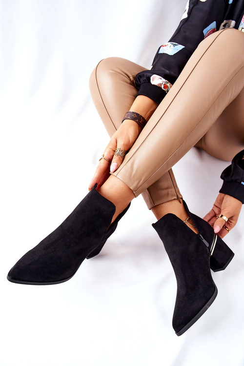 Жіночі замшеві чоботи з вирізами Чорні Noel