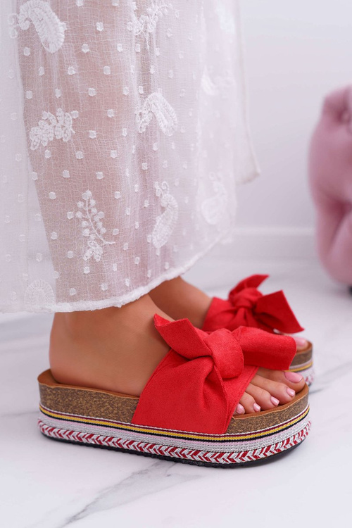 Жіночі шльопанці на платформі з ремінцем шкіряні червоні Chantal