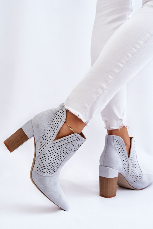 Модні замшеві ажурні чоботи на підборах сірі Genevi