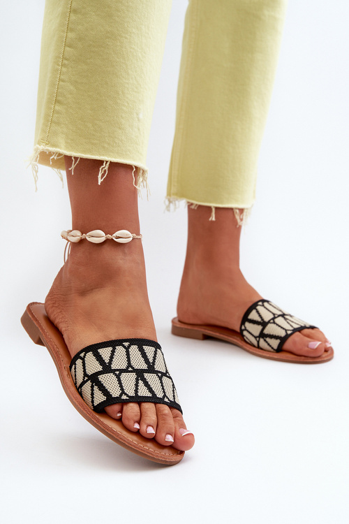 Жіночі чорні сандалі на плоскій підошві Traivea