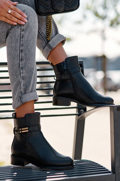 Жіночі шкіряні чоботи з ремінцями чорні норки