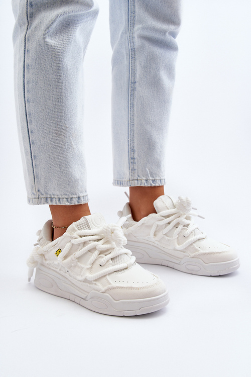 Жіночі кросівки з масивною шнурівкою білого кольору Miatora