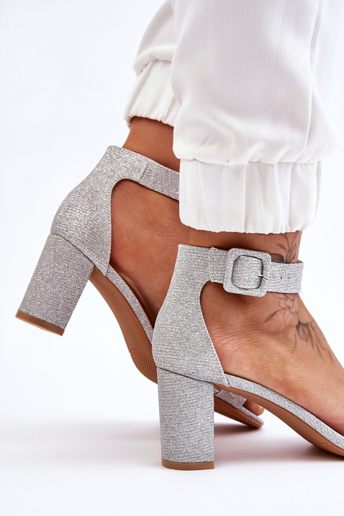 Босоніжки на глянцевому каблуці Silver Maxim