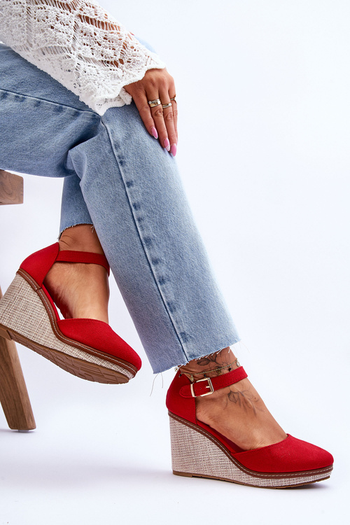 Жіночі класичні босоніжки на танкетці Red Malani