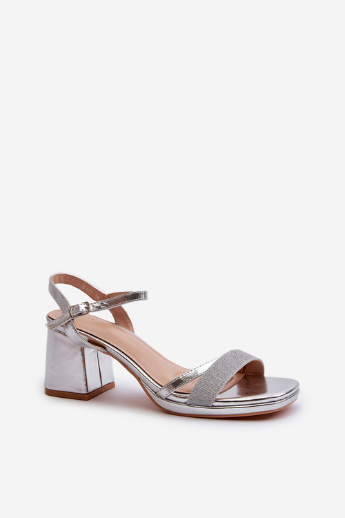 Жіночі босоніжки на високих підборах з блискучим срібним ремінцем Tessata