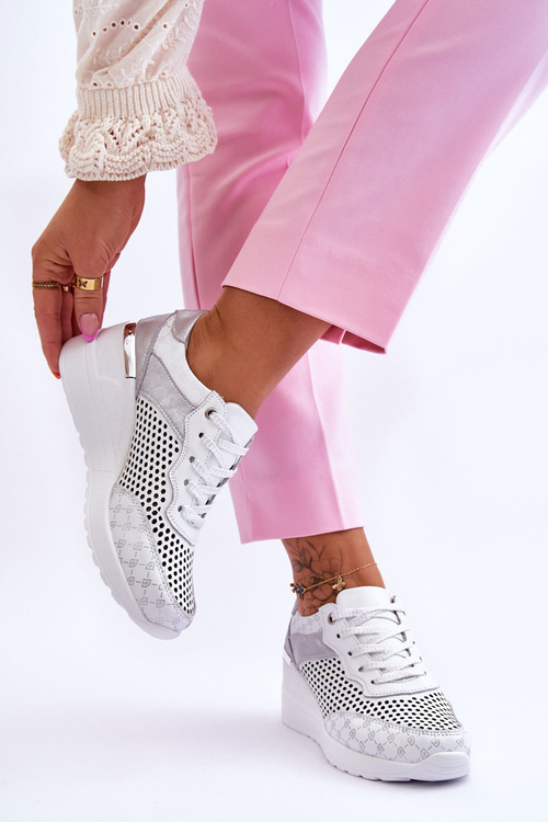 Жіночі шкіряні ажурні кросівки білого кольору Virginia