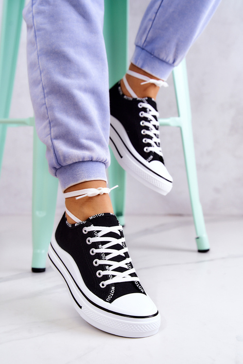 Жіночі кросівки на зав'язках чорні Menifee