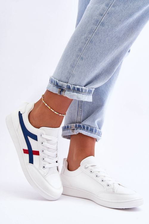 Жіноче низьке спортивне взуття з ремінцями білого кольору Alemessa