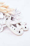 Дитячі шкіряні босоніжки на липучці білі квіти