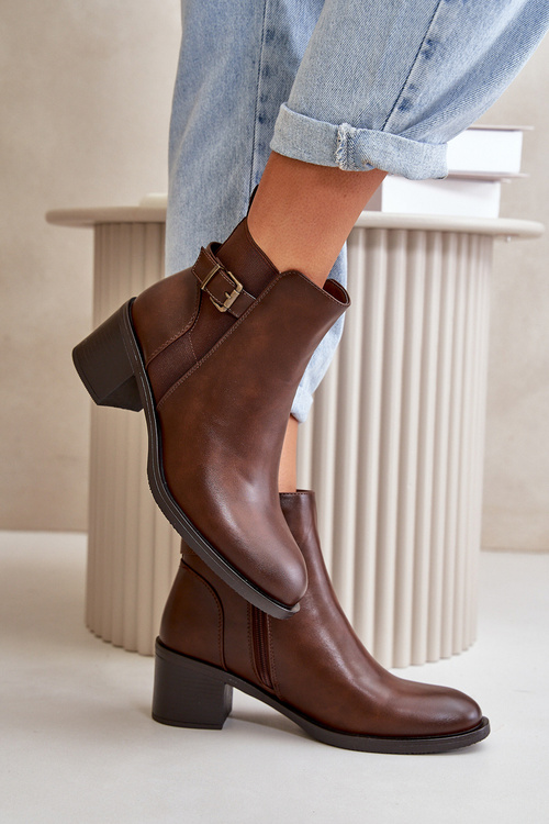 Жіночі утеплені ботильйони з пряжкою коричневого кольору Nevillira