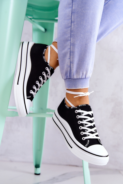 Жіночі кросівки на зав'язках чорні Menifee