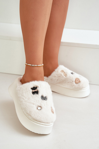 Жіночі пухнасті тапочки на товстій підошві з декором світло-бежевий Zintoria