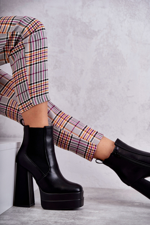 Жіночі шкіряні чоботи на масивному каблуці Black Jones