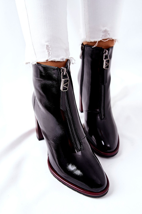 Чоботи жіночі чорні лаковані на танкетці Кофтон