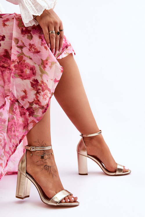 Золоті індивідуальні босоніжки на високих підборах