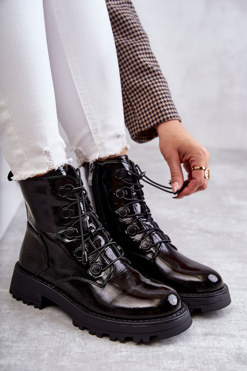 Жіночі лаковані теплі черевики з ребристою чорною гелією