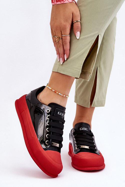 Жіночі лаковані кросівки на платформі GOE LL2N4021 чорно-червоні