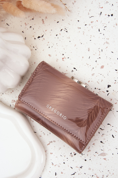 Лакований жіночий гаманець із дрібними деталями бежевий Cermina