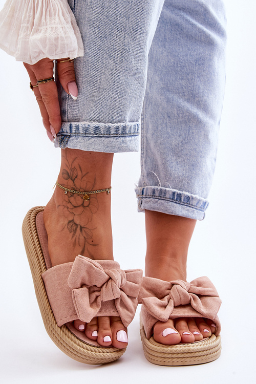 Жіночі замшеві шльопанці з бантом рожевого кольору