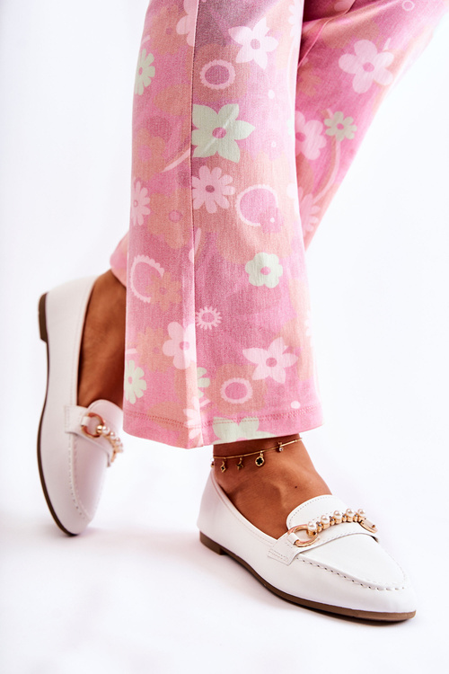 Жіночі шкіряні лофери з декоративними перлами Біла Сергія