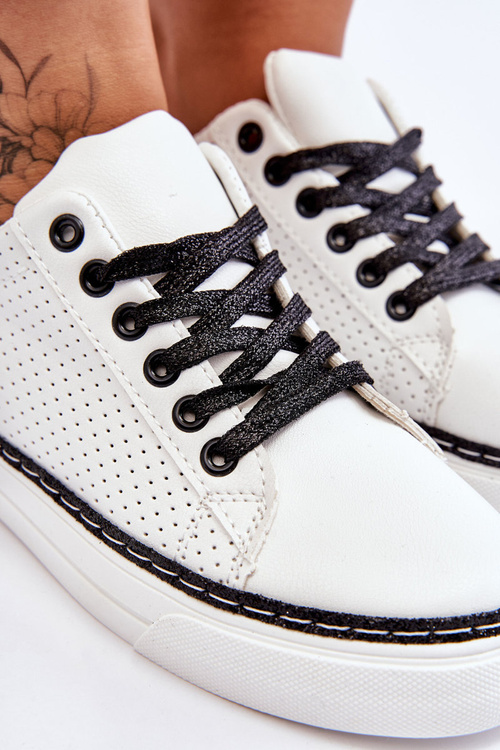 Жіночі низькі перфоровані кросівки чорно-білі Daxton