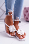 Жіночі шльопанці Elenda з білими квітами і парчою