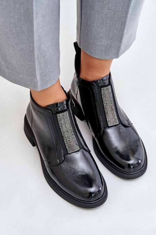 Шкіряні лаковані низькі ботильйони з прикрасою на блискавці D&A MR880-142 Чорні