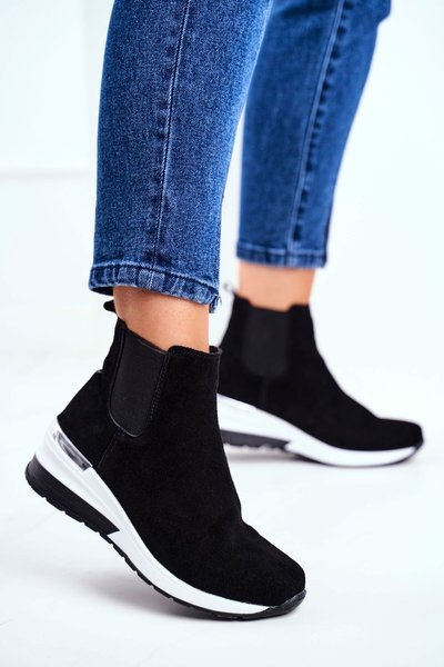 Жіноче спортивне взуття Кросівки шкіряні чорні 21-7781