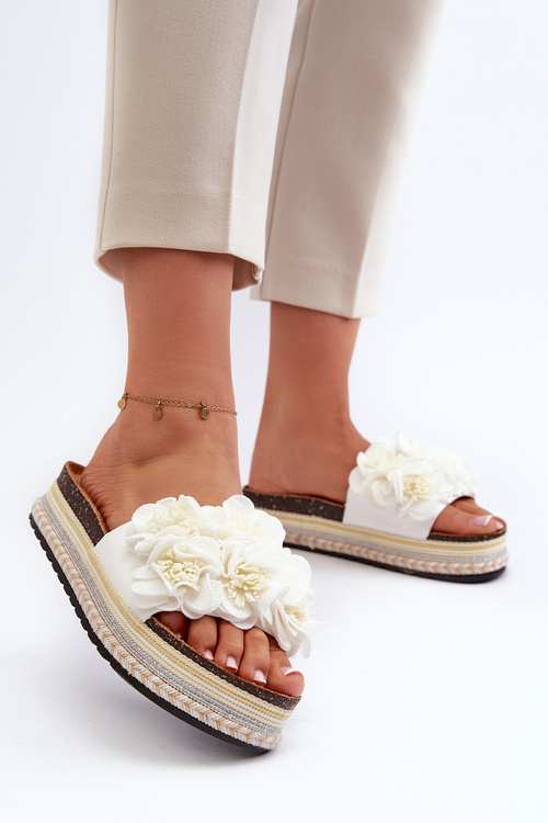Жіночі босоніжки на платформі, прикрашені квітами, білі Nodina