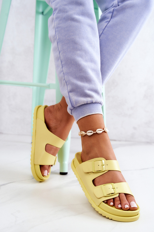 Гумові тапочки з пряжкою Corina жовтого кольору