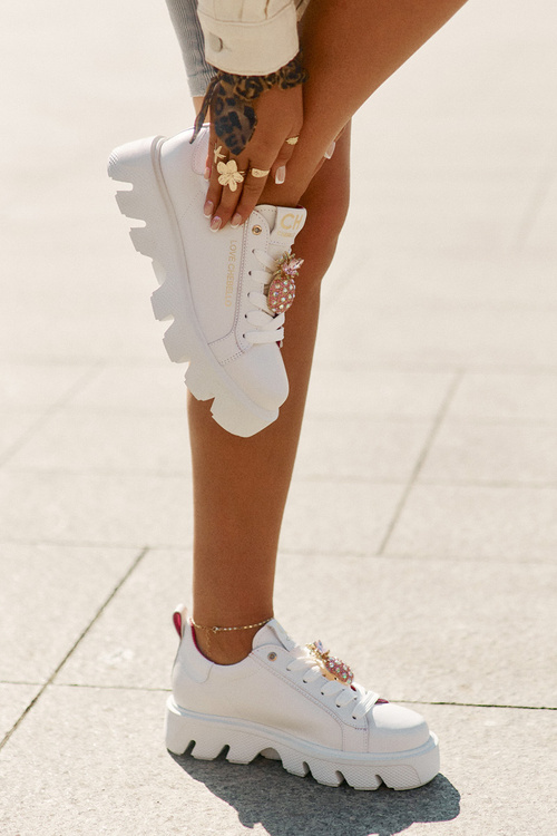 Шкіряні Кросівки З Декоративною Брошкою Ананас CheBello 4651 Білі