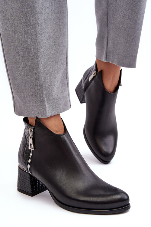 Жіночі шкіряні чоботи на низькому каблуці Zazoo 4111 Чорні