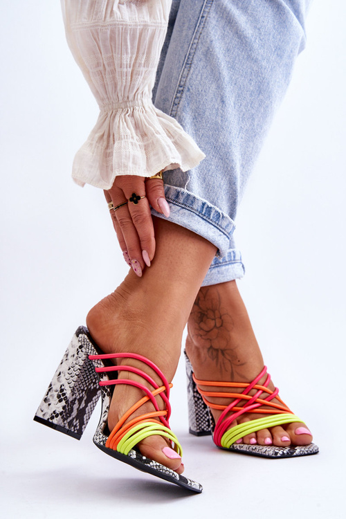 Тапочки на високих підборах із змійчастими ремінцями Neon Beckie