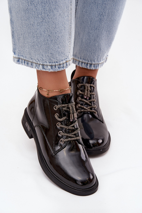Шкіряні лаковані жіночі ботінки з декоративним шнурівкою D&A MR52-124 Чорні