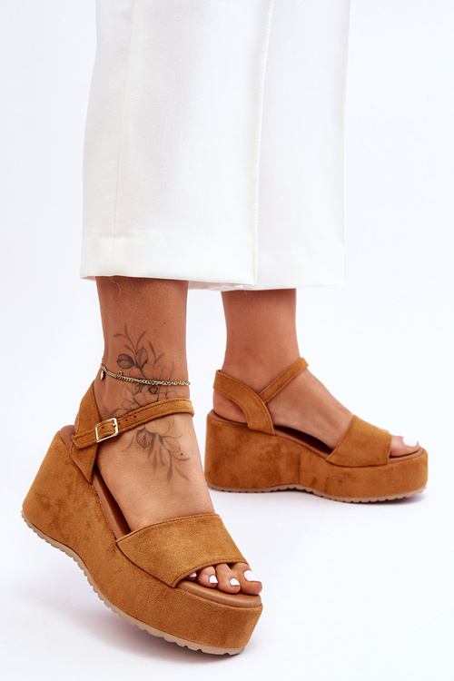 Жіночі замшеві босоніжки на танкетці Camel Lydia