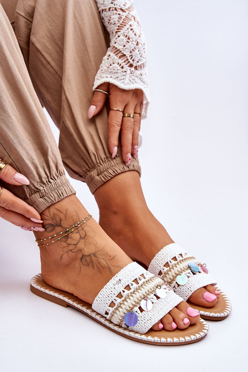 Жіночі плетені тапочки з прикрасами білого кольору Millano