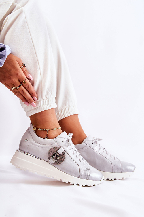 Шкіряне спортивне взуття на танкетці Maciejka 05492-11 Silver